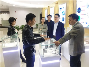 湖南省發(fā)改委高技處陳強(qiáng)處長(zhǎng)一行蒞臨大合新材料調(diào)研